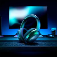 Headphones-Razer-Barracuda-Wireless-Multi-platform-Gaming-and-Mobile-Headset-7