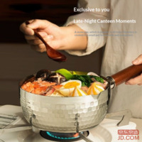 3decd183f4e61b99-f-w_200