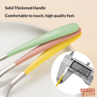 b1ddc8f69d4a4e95-f-w_200